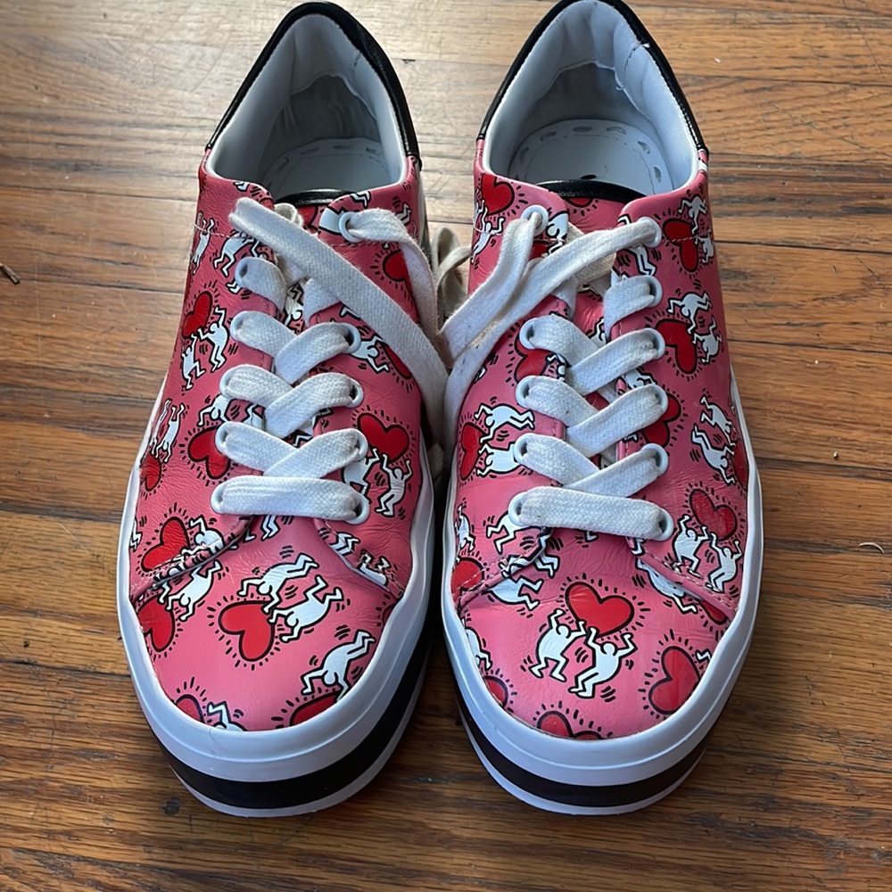 Alice + Olivia Keith Harrington pink white sneakers art artist tennis shoes 6